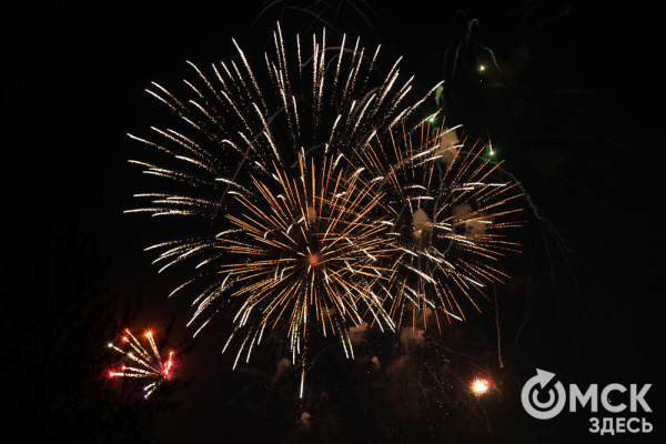 Зрителями праздничного салюта стали 80 тысяч омичей Зрителями праздничного салюта стали 80 тысяч омичей