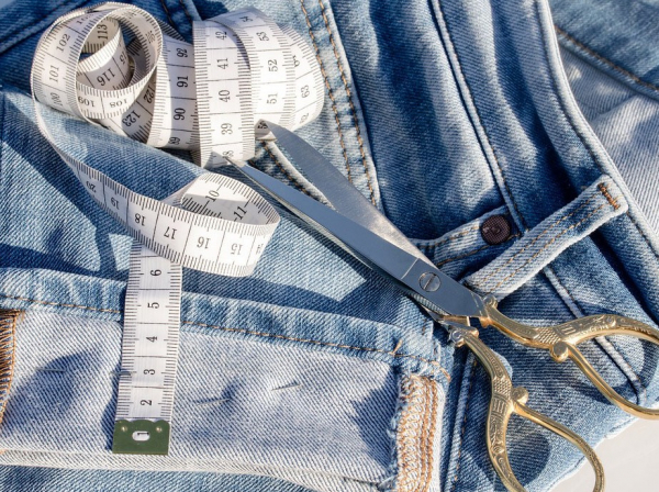 
									Новая не по карману: омичи массово ремонтируют одежду и обувь 