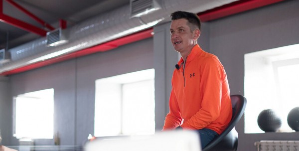 Бегом вокруг света. Марафонец-экстремал пообщался с омичами на пути в Японию