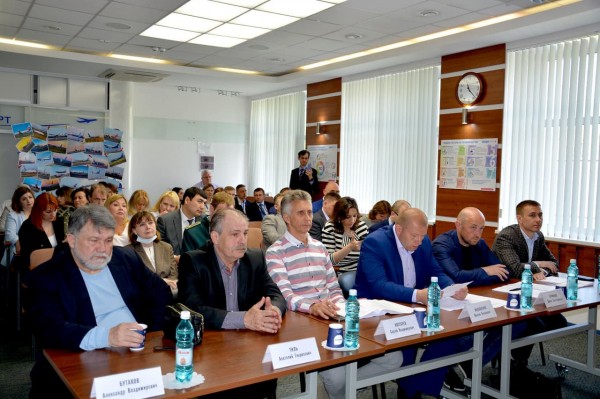 
									Омский аэропорт планирует выйти на пассажиропоток в 2 млн человек    [ФОТО]  