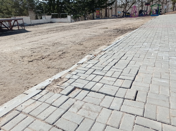 
									Торчащая арматура и провалившаяся плитка: как обновленные омские парки пережили зиму?   [ФОТО]  