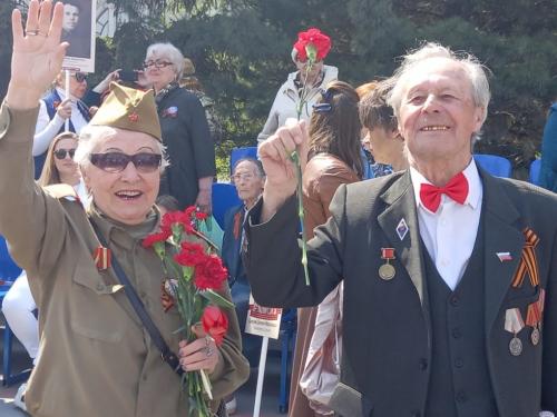 Началось шествие омского «Бессмертного полка»