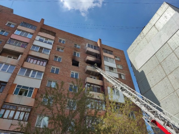 
									Омские пожарные вытащили из горящей многоэтажки двух детей &nbsp;&nbsp;[ФОТО]&nbsp;&nbsp;