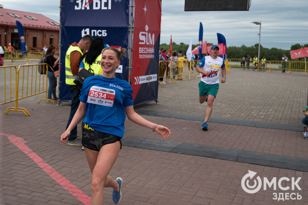 Эмоциональный "ЗаБЕГ" в Омске прошёл всероссийский полумарафон 