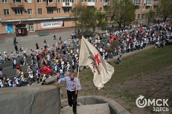 Более тысячи омичей прошли в "Бессмертном полку"