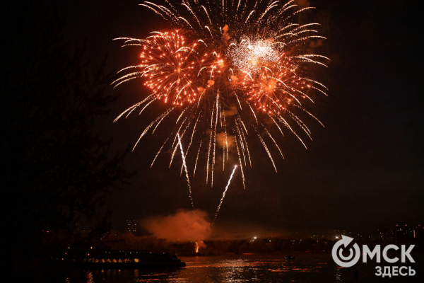 Зрителями праздничного салюта стали 80 тысяч омичей Зрителями праздничного салюта стали 80 тысяч омичей