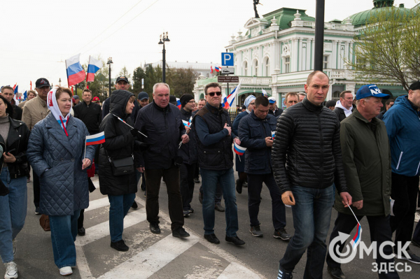 Труд, весна, песни Майданова: смотрим, как прошло в Омске первомайское шествие Труд, весна, песни Майданова: смотрим, как прошло в Омске первомайское шествие
