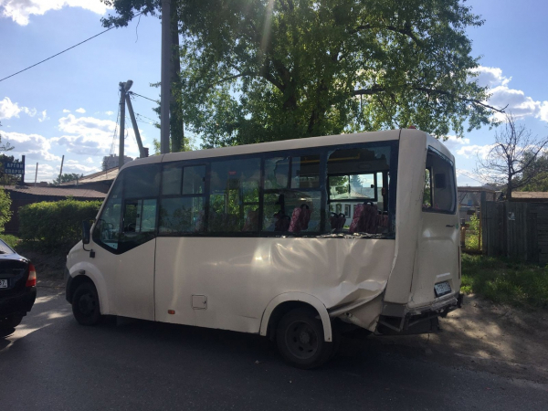 
									В Омске фура протаранила маршрутку: есть пострадавшие    [ФОТО]  