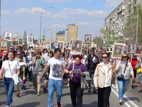 Началось шествие омского «Бессмертного полка»