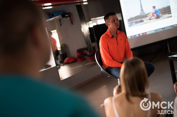 Бегом вокруг света. Марафонец-экстремал пообщался с омичами на пути в Японию
