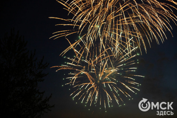 Зрителями праздничного салюта стали 80 тысяч омичей Зрителями праздничного салюта стали 80 тысяч омичей