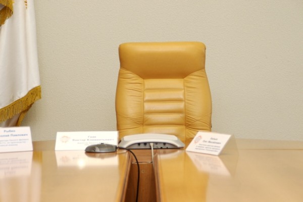 Российские губернаторы массово ушли в отставку
Российские губернаторы массово ушли в отставку