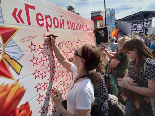 Началось шествие омского «Бессмертного полка»