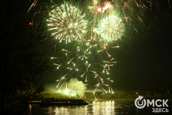 Зрителями праздничного салюта стали 80 тысяч омичей Зрителями праздничного салюта стали 80 тысяч омичей