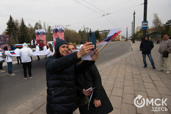 Труд, весна, песни Майданова: смотрим, как прошло в Омске первомайское шествие Труд, весна, песни Майданова: смотрим, как прошло в Омске первомайское шествие