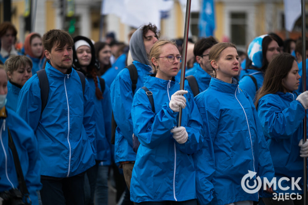 Труд, весна, песни Майданова: смотрим, как прошло в Омске первомайское шествие Труд, весна, песни Майданова: смотрим, как прошло в Омске первомайское шествие