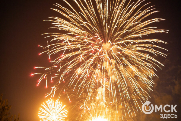 Зрителями праздничного салюта стали 80 тысяч омичей Зрителями праздничного салюта стали 80 тысяч омичей