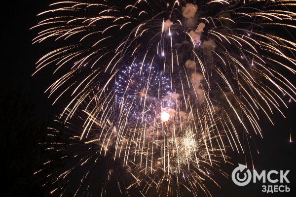 Зрителями праздничного салюта стали 80 тысяч омичей Зрителями праздничного салюта стали 80 тысяч омичей