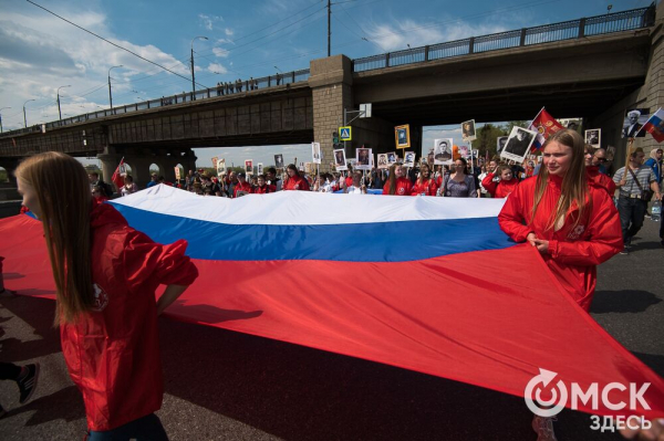 Более тысячи омичей прошли в "Бессмертном полку"