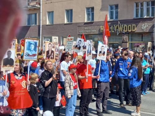 Началось шествие омского «Бессмертного полка»