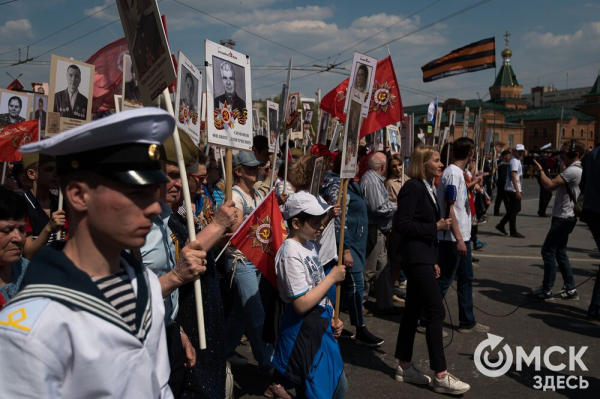 Более тысячи омичей прошли в "Бессмертном полку"