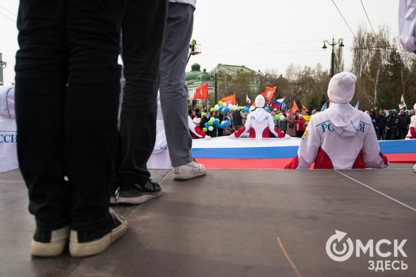 Труд, весна, песни Майданова: смотрим, как прошло в Омске первомайское шествие Труд, весна, песни Майданова: смотрим, как прошло в Омске первомайское шествие