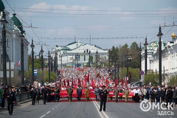 Более тысячи омичей прошли в "Бессмертном полку"