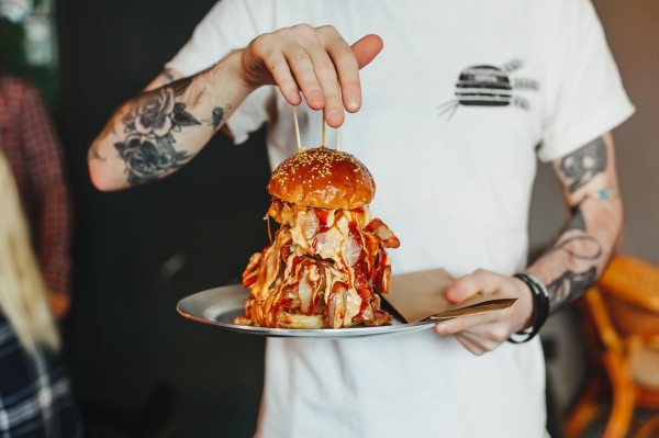 
									Ночной клуб Pushkin снова закрылся, а в ресторанах Омска массово отменяют банкеты 