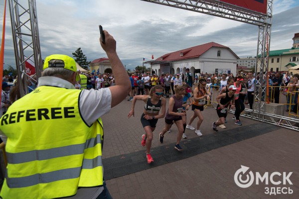 Эмоциональный "ЗаБЕГ" в Омске прошёл всероссийский полумарафон 
