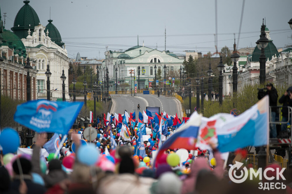 Труд, весна, песни Майданова: смотрим, как прошло в Омске первомайское шествие Труд, весна, песни Майданова: смотрим, как прошло в Омске первомайское шествие