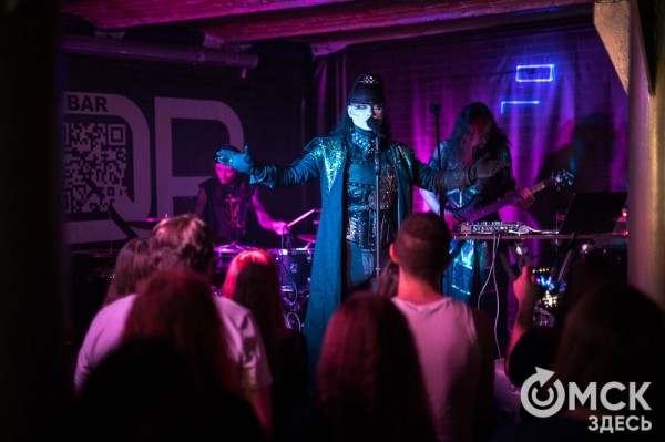 "Меня очень любят записывать во фрики, но я таковым не являюсь". Интервью с солистом дарквейв-группы Otto Dix Михаэлем Драу