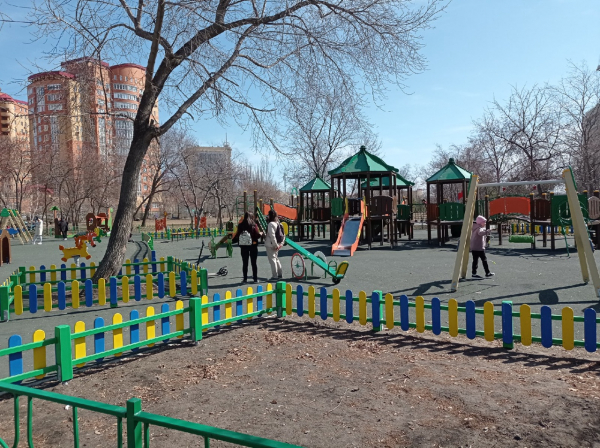 
									Торчащая арматура и провалившаяся плитка: как обновленные омские парки пережили зиму?   [ФОТО]  