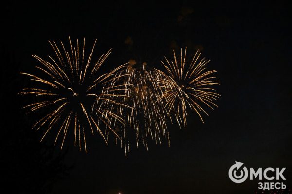 Зрителями праздничного салюта стали 80 тысяч омичей Зрителями праздничного салюта стали 80 тысяч омичей