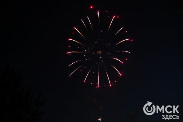 Зрителями праздничного салюта стали 80 тысяч омичей Зрителями праздничного салюта стали 80 тысяч омичей