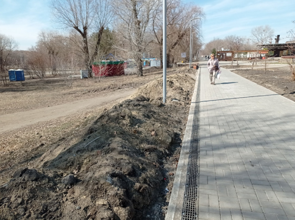 
									Торчащая арматура и провалившаяся плитка: как обновленные омские парки пережили зиму?   [ФОТО]  