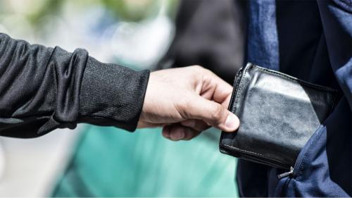 Макар Телятин: «Вот, за Галкиным всё время жена присматривает, а за Киркоровым почему нет?» Макар Телятин: «Вот, за Галкиным всё время жена присматривает, а за Киркоровым почему нет?»