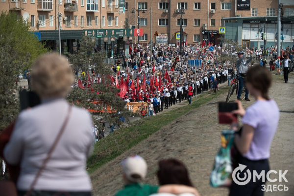 Более тысячи омичей прошли в "Бессмертном полку"