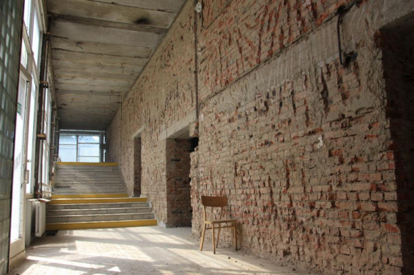 
									В омском ТЮЗе начали демонтаж старой облицовочной плитки   [ФОТО]  