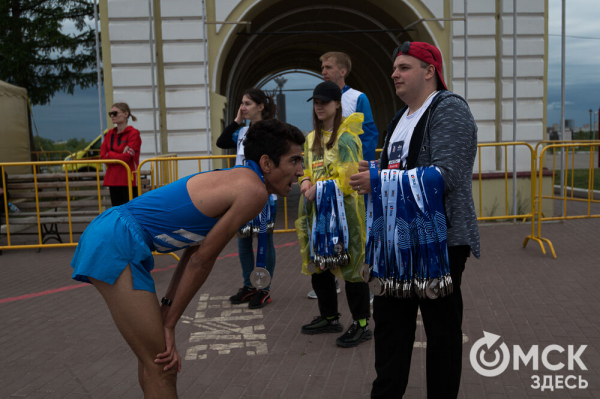 Эмоциональный "ЗаБЕГ" в Омске прошёл всероссийский полумарафон 