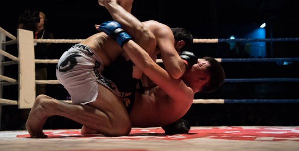 Будет нокаут? Смотрим омский турнир по ММА