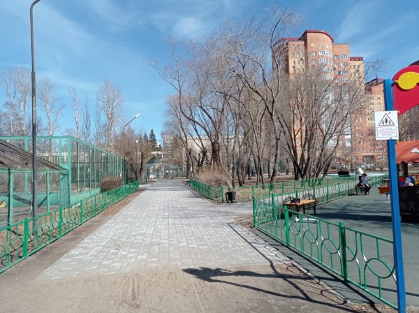 
									Торчащая арматура и провалившаяся плитка: как обновленные омские парки пережили зиму?   [ФОТО]  