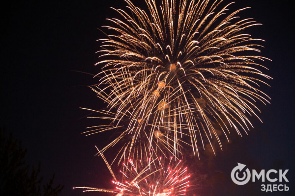 Зрителями праздничного салюта стали 80 тысяч омичей Зрителями праздничного салюта стали 80 тысяч омичей