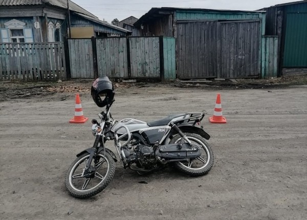 
									На севере Омской области молодой водитель мопеда увидел полицейских и перевернулся    [ФОТО]  