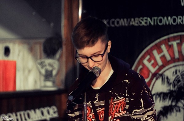 "Решила взять себя на слабо". Драматург и писатель Ли Рэй о старте в литературе  