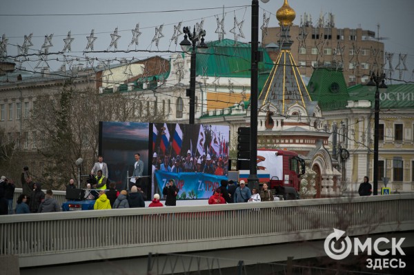 Труд, весна, песни Майданова: смотрим, как прошло в Омске первомайское шествие Труд, весна, песни Майданова: смотрим, как прошло в Омске первомайское шествие