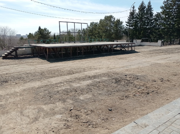 
									Торчащая арматура и провалившаяся плитка: как обновленные омские парки пережили зиму?   [ФОТО]  