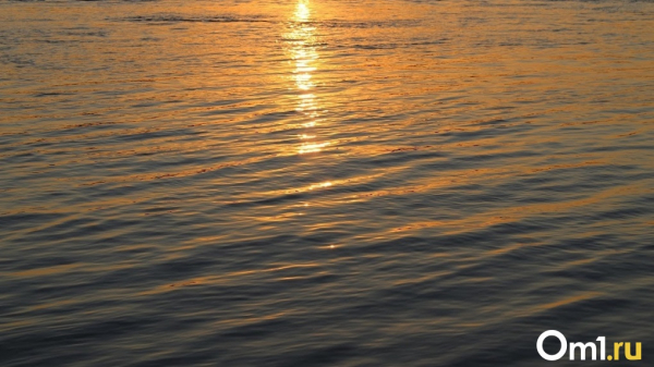 Иртыш затопил причал и часть набережной в Омске