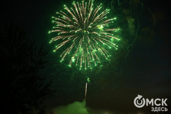 Зрителями праздничного салюта стали 80 тысяч омичей Зрителями праздничного салюта стали 80 тысяч омичей