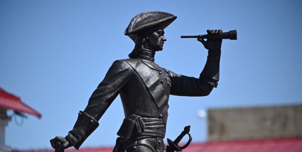 Пять тонн истории. В Омске открыли памятник Петру Первому