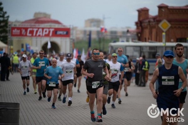 Эмоциональный "ЗаБЕГ" в Омске прошёл всероссийский полумарафон 